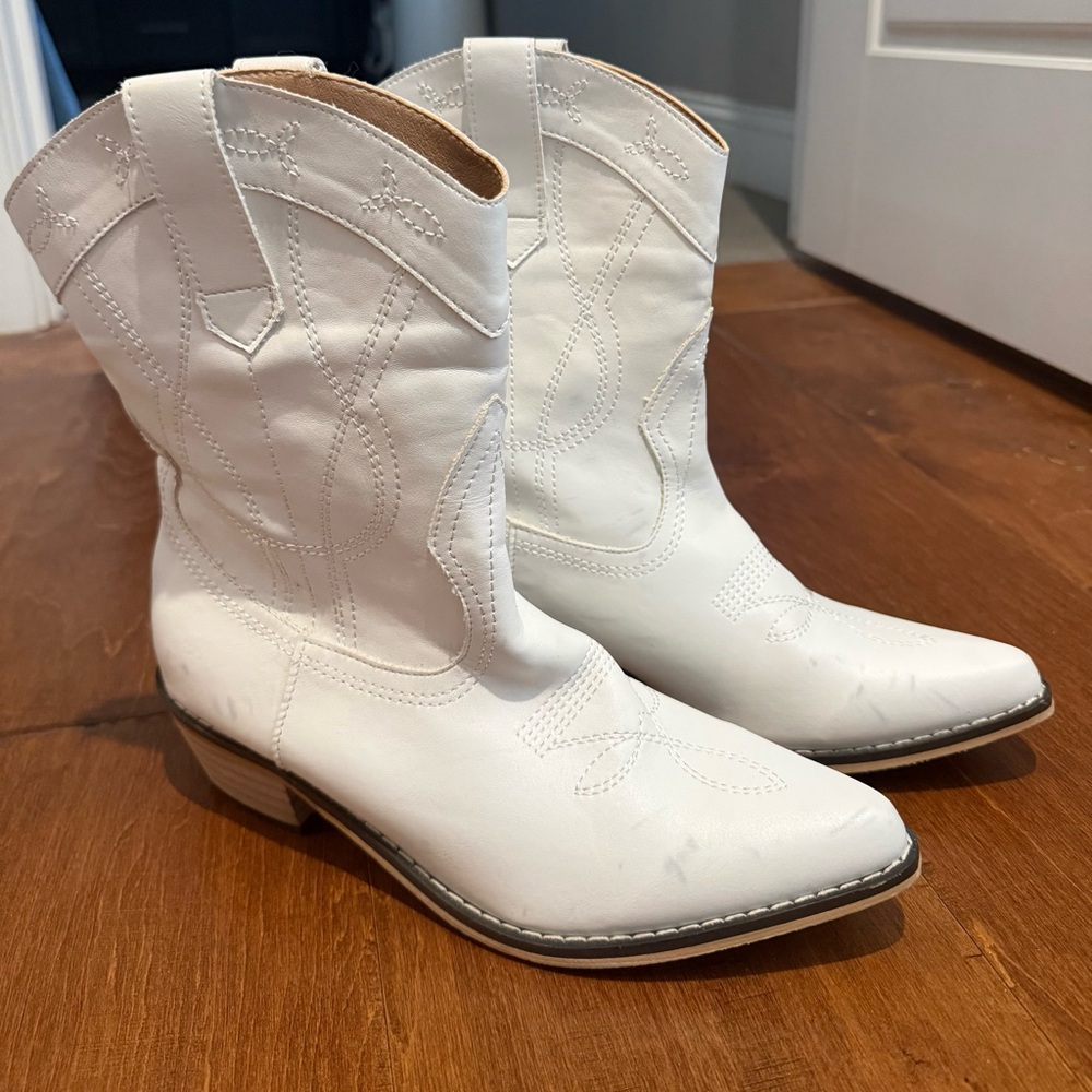 White Western-Style Women's Boots